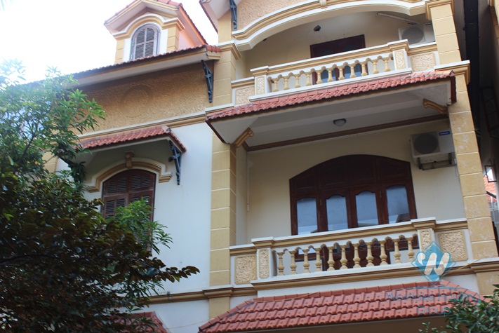 Unfurnished house available for rent in Nghi Tam street, Tay Ho, Hanoi